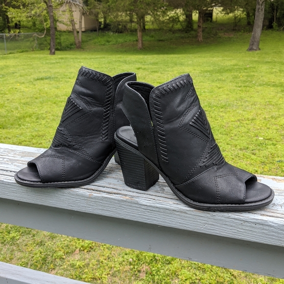 ✨❌SOLD❌✨Faux Leather Open Toe Booties - Picture 2 of 8